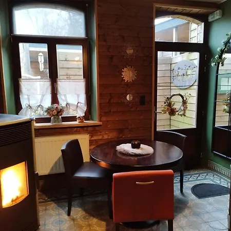 ベッド・アンド・ブレックファスト Maison D'hote Les Notes Endormie Secrete Berzee