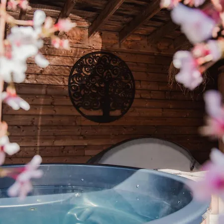 ベッド・アンド・ブレックファスト Maison D'hote Les Notes Endormie Secrete Berzee